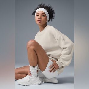 ALO Yoga Renown Heavy Weight Crew Neck Pullover in Bone